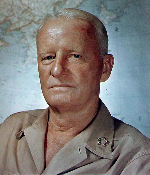Flottenadmiral Chester Nimitz, etwa 1945 Aus der englischen Wikipedia (Public Domain) Fleet Admiral Chester W. Nimitz, USN,Commander in Chief Pacific Fleet and Pacific Ocean Areas