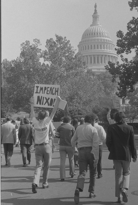 Demonstrator in Washington DC "Impeach Nixon". Note that the LOC page refers to a reference location with term "job", meaning it was "on the clock" and the photographers do not retain rights, which were given by US News