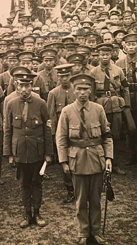 1924 Chiang Kai-shek and Zhou Enlai with cadets at Whampoa Military Academy