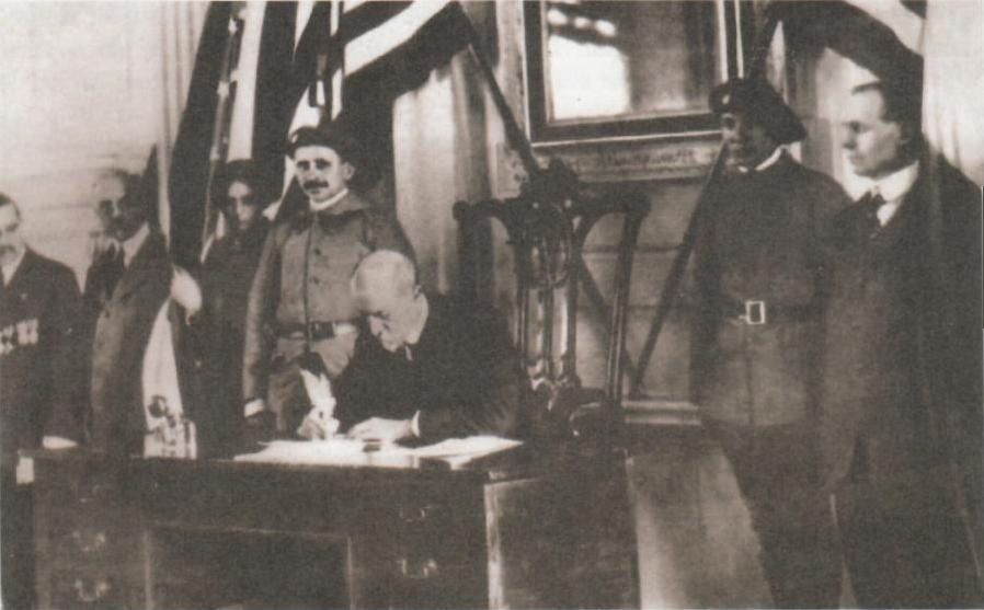 Tomáš Garrigue Masaryk, first Czechoslovakian president, signing the declaration of Czechoslovakian independence in Philadelphia