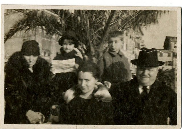 Family group portrait, January 1927