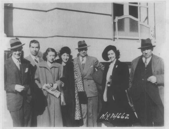 Opposite the entrance of the Excelsior hotel in Naples (1949). (From left to right)Certo Sorci; Salvatore Lucania; Igea Lissoni; Signora Scalici; Francesco Scalici; Signora Di Bella; Di Bella.