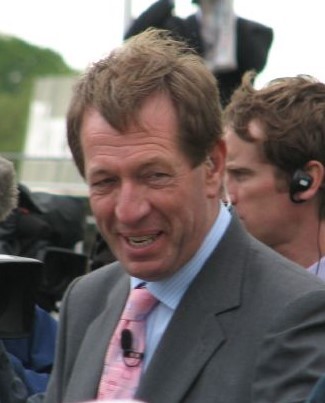 The horse racing commentator Derek Thompson in York on 18 May 2006, credit: Will Palmer from Leeds, UK - Cropped from Flickr version: https://www.flickr.com/photos/91181411@N00/156588618/, CC BY-SA 2.0